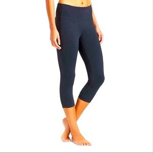 ZELLA Studio Luxe Capri / Crop Leggings Navy with Pockets